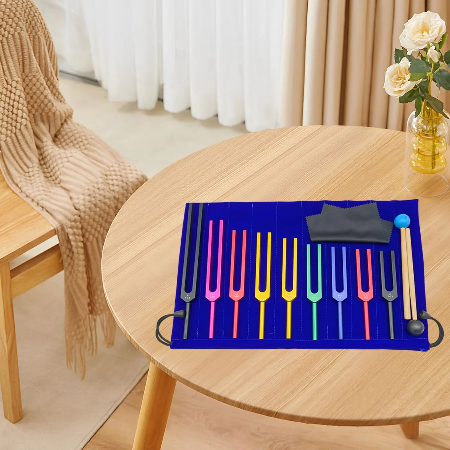 Diapasón Solfeggio, Set de 9 Diapasones de Colores en Aleación de Aluminio con 2 Martillos de Silicona, para Yoga y Relajación (174 Hz, 285 Hz, 396 Hz, 417 Hz, 528 Hz, 639 Hz, 741 Hz, 852 Hz, 963 Hz)