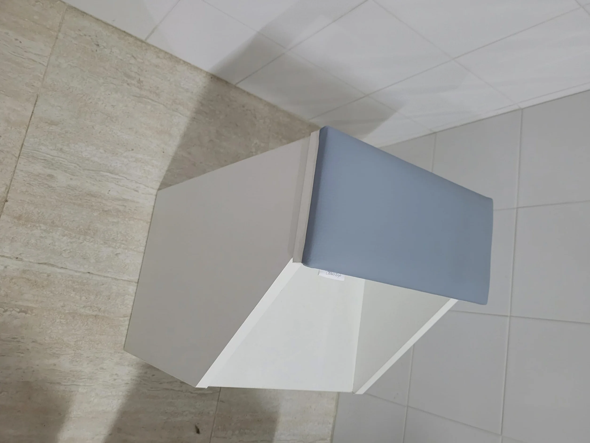 Reposapiés Pedicura Profesional Soporte Ergonómico Antideslizante Fabricado en España Gris