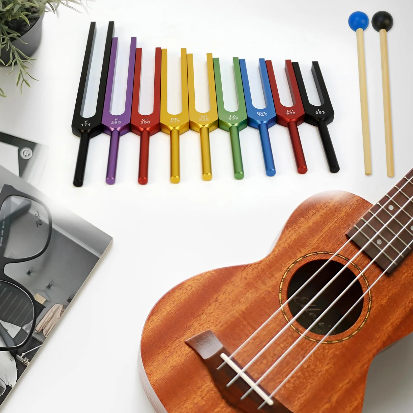 Diapasón Solfeggio, Set de 9 Diapasones de Colores en Aleación de Aluminio con 2 Martillos de Silicona, para Yoga y Relajación (174 Hz, 285 Hz, 396 Hz, 417 Hz, 528 Hz, 639 Hz, 741 Hz, 852 Hz, 963 Hz)