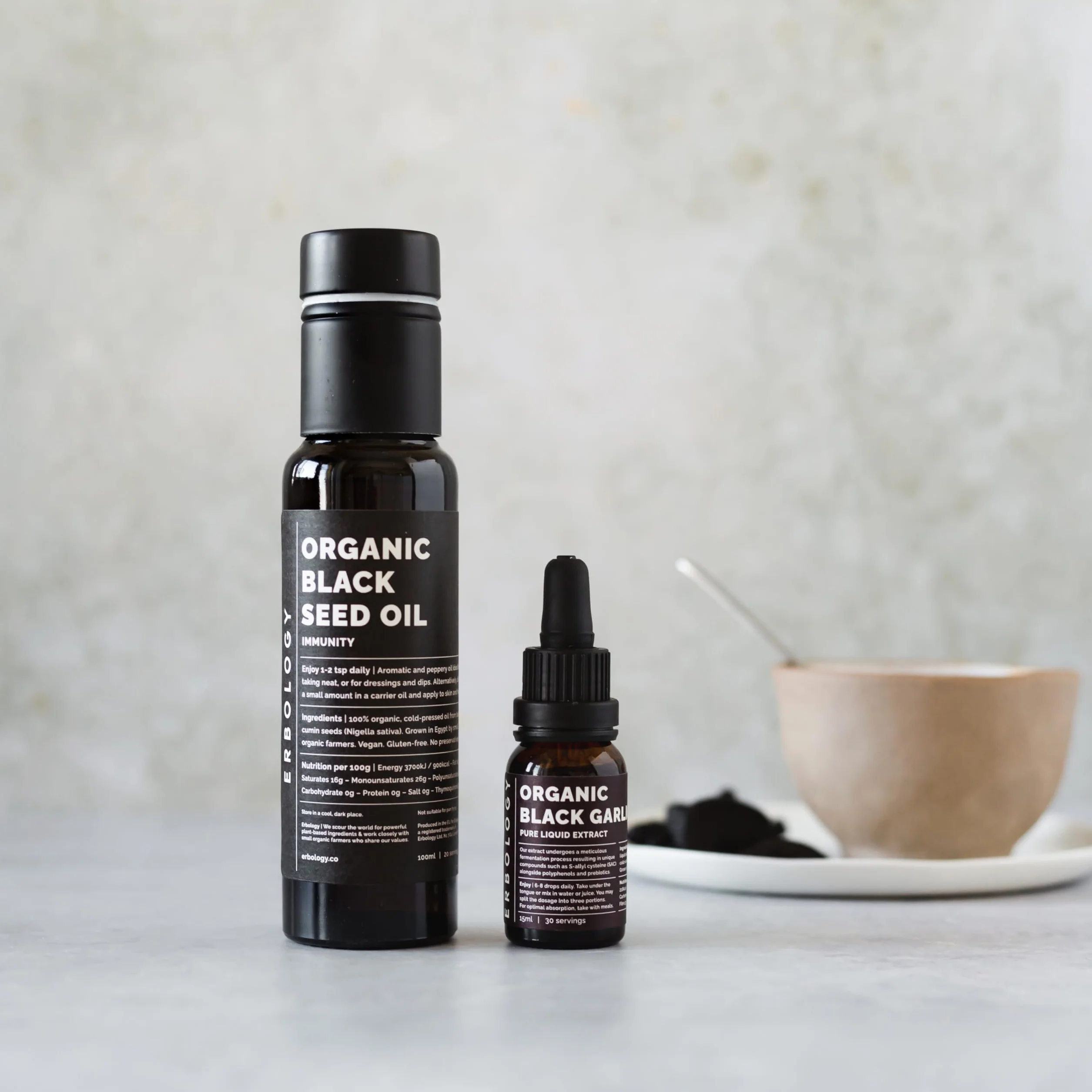 Erbology Extracto líquido puro de ajo negro orgánico, 15 ml, 30 porciones, hecho del mejor ajo francés, lote pequeño