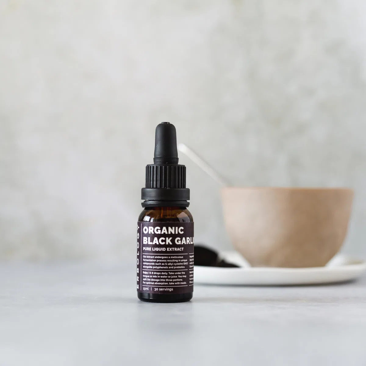 Erbology Extracto líquido puro de ajo negro orgánico, 15 ml, 30 porciones, hecho del mejor ajo francés, lote pequeño